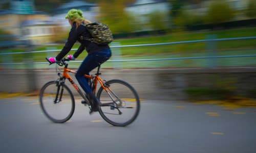 Schneller als die Polizei erlaubt? Was Radfahrer in Gifhorn über Tempolimits wissen müssen