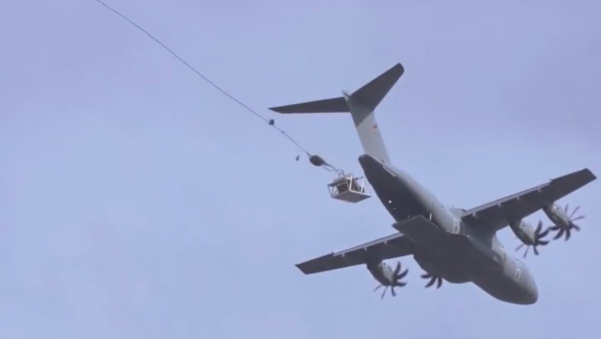 Ein „Wiesel“ lernt fliegen: Bundeswehr testet Luftlandefähigkeit mit Mini-Panzer